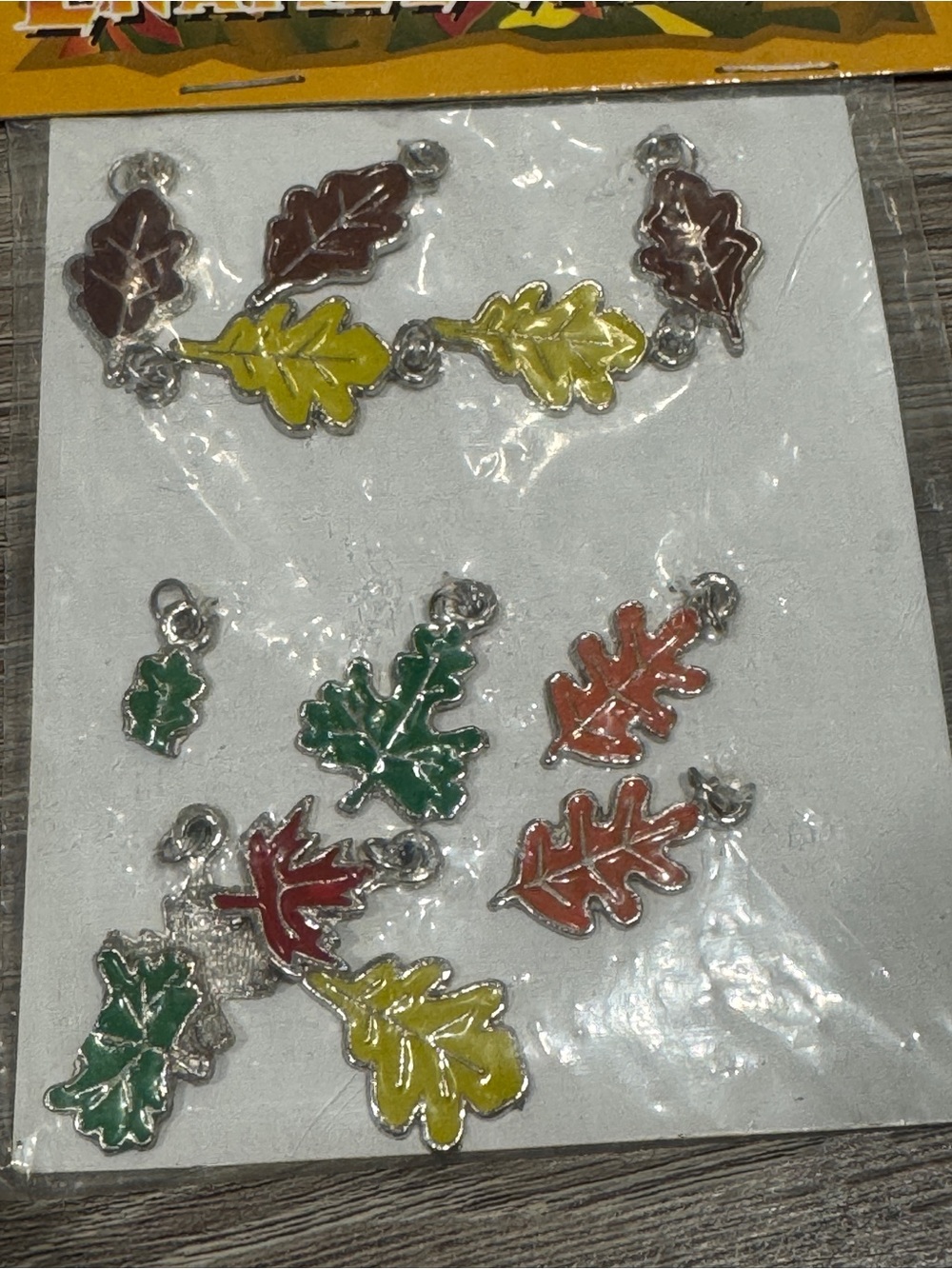 š Fall Enamel Charms - 3 New Packs Of Multi-Color Leaf Charms - Picture 5 of 16